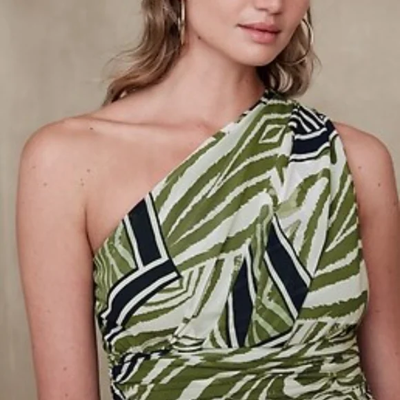 BANANA REPUBLIC FACTORY One-Shoulder Draped Green Patterned Dress - Picture 4 of 13